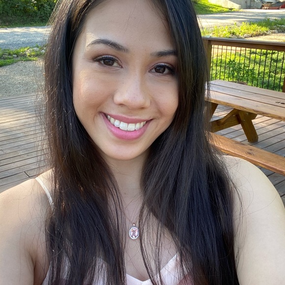 Meet your Posher, Jeaneé Elms - Picture 3 of 13